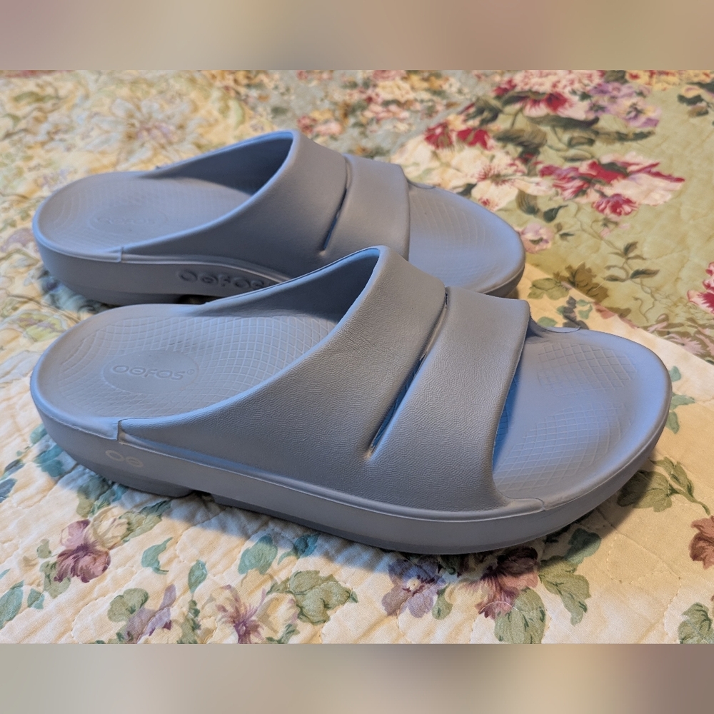 Oofos Ooahh Slide sandal Women's size 10 Neptune Blue Mens Size 8